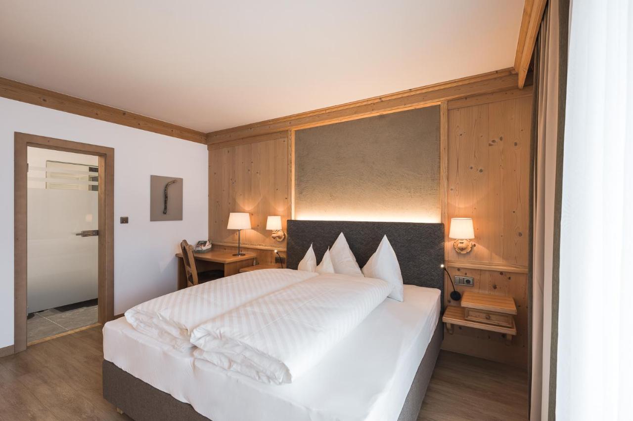 Hotel Alpenhof Tirolo Luaran gambar