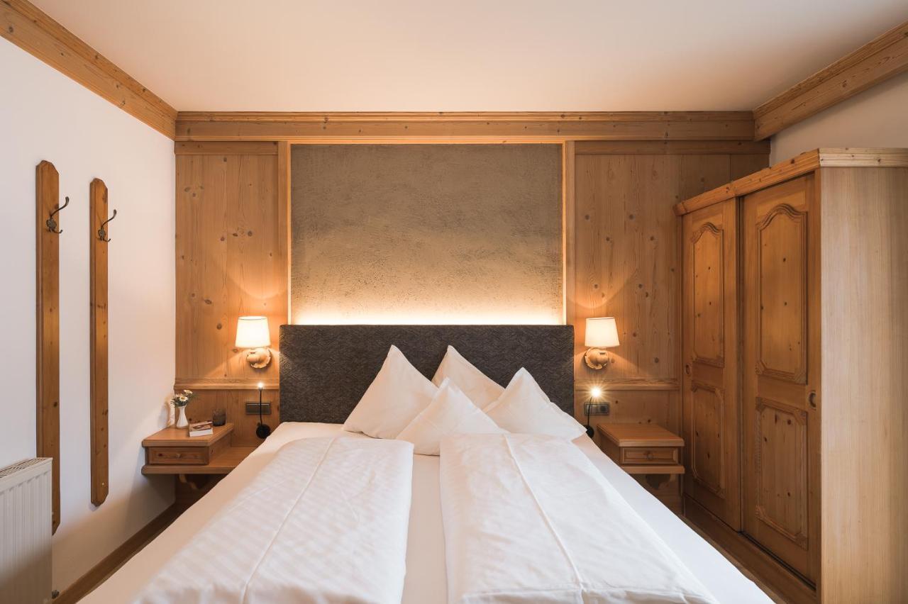 Hotel Alpenhof Tirolo Luaran gambar