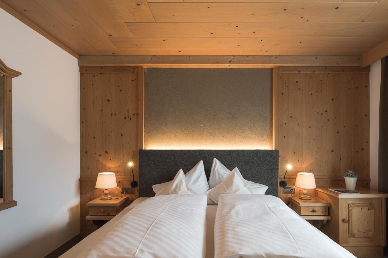 Hotel Alpenhof Tirolo Luaran gambar