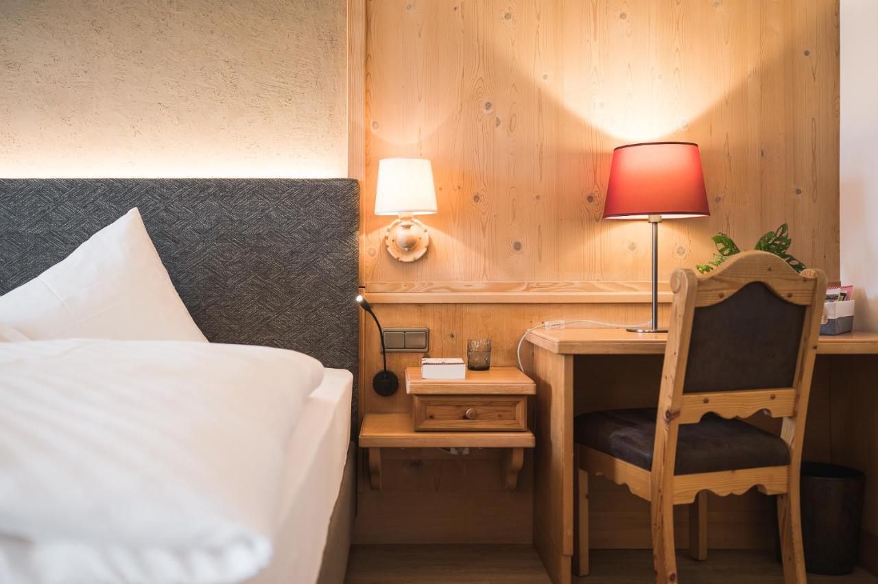 Hotel Alpenhof Tirolo Luaran gambar