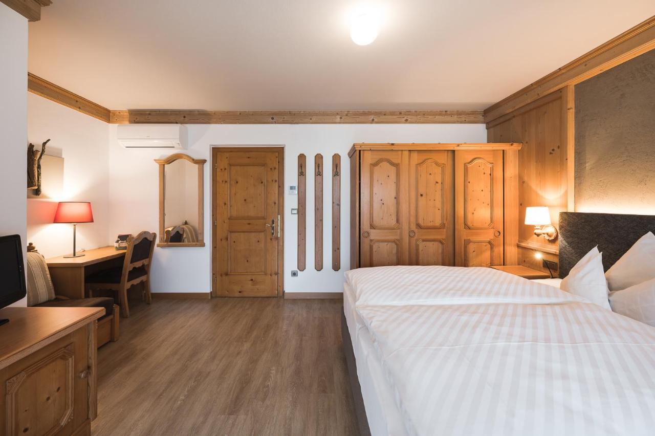 Hotel Alpenhof Tirolo Luaran gambar