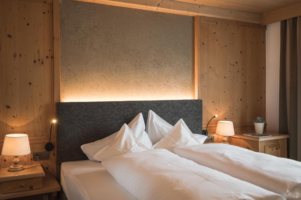 Hotel Alpenhof Tirolo Luaran gambar
