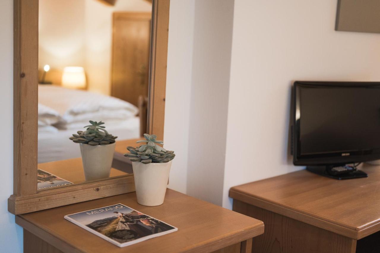 Hotel Alpenhof Tirolo Luaran gambar