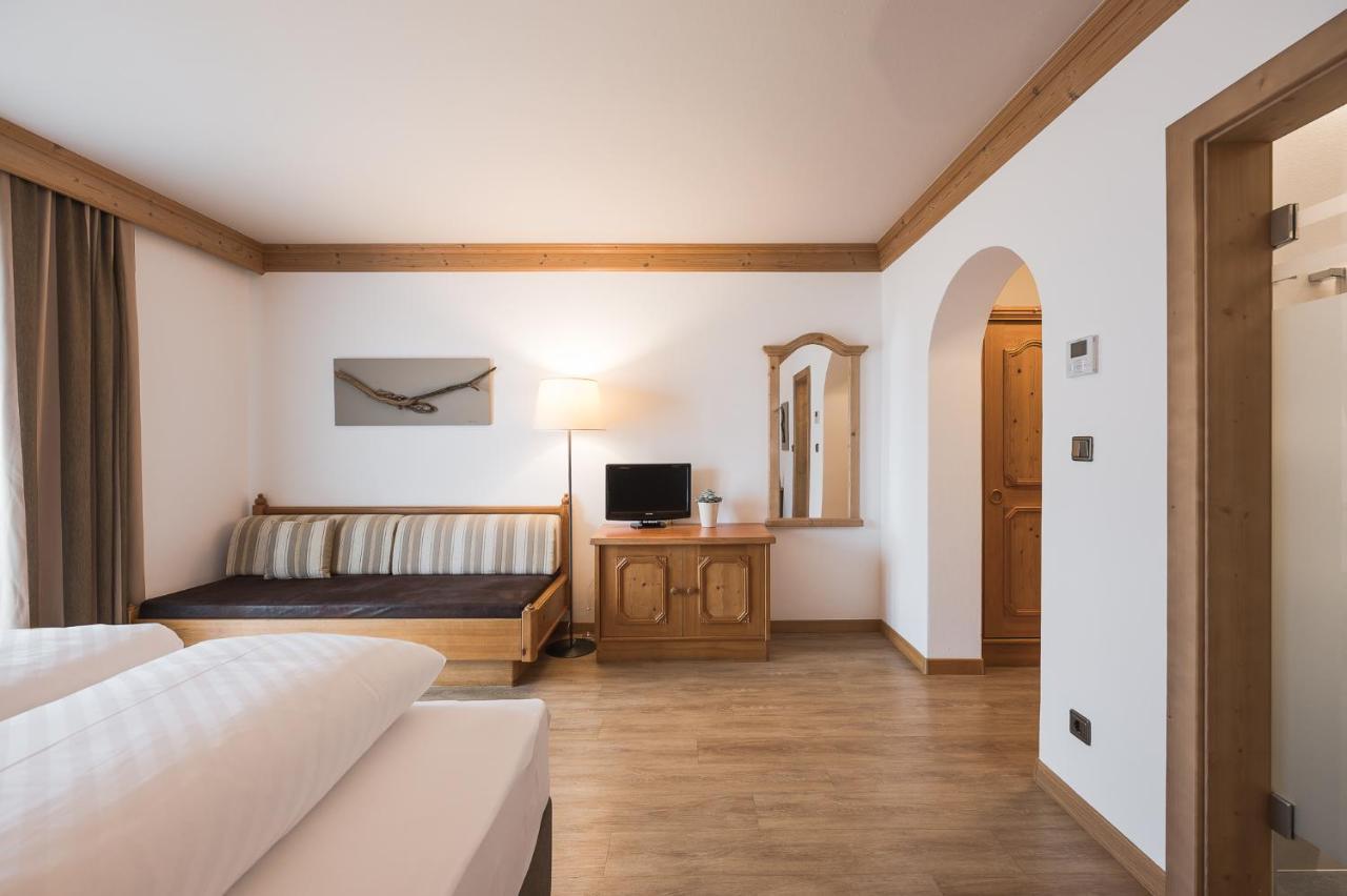 Hotel Alpenhof Tirolo Luaran gambar