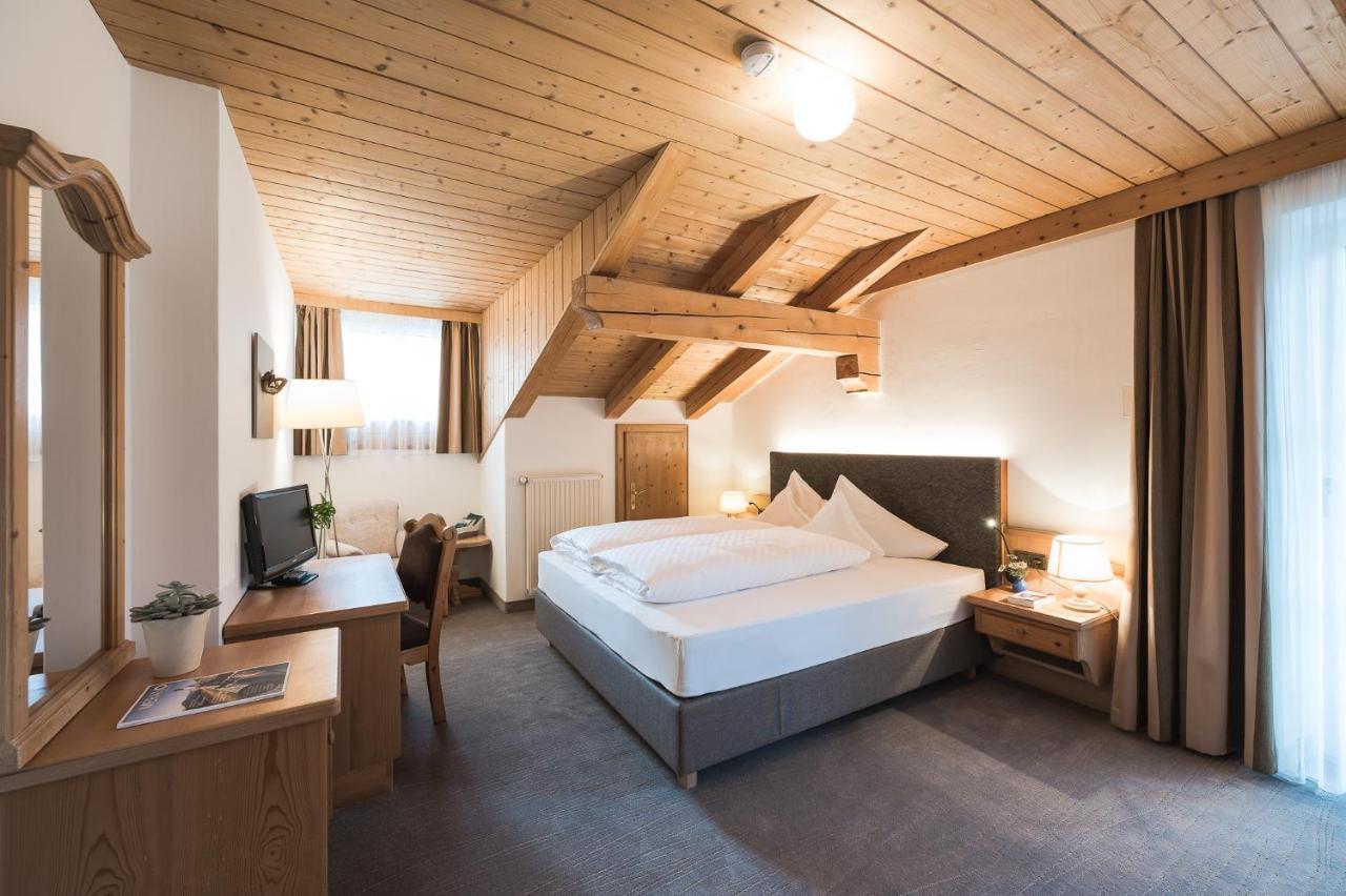 Hotel Alpenhof Tirolo Luaran gambar
