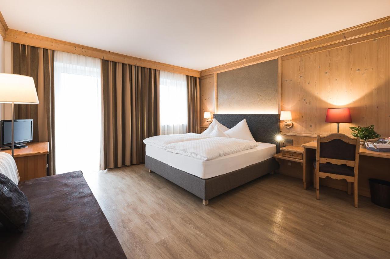 Hotel Alpenhof Tirolo Luaran gambar