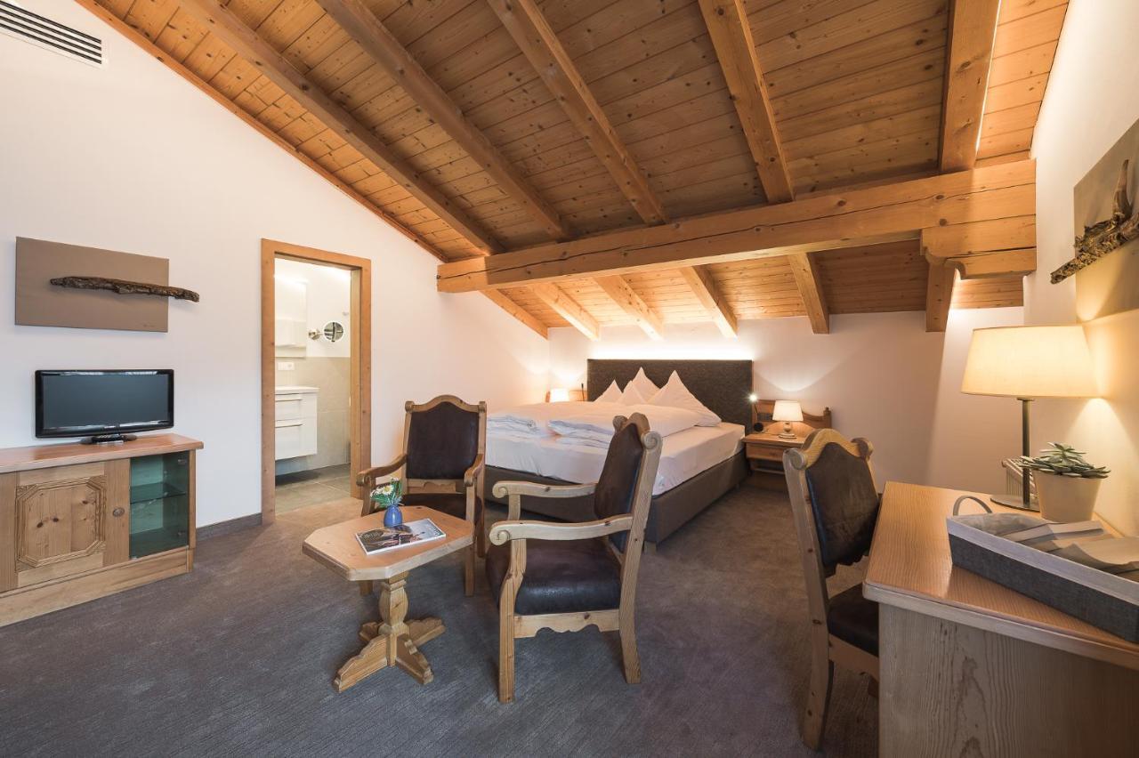 Hotel Alpenhof Tirolo Luaran gambar