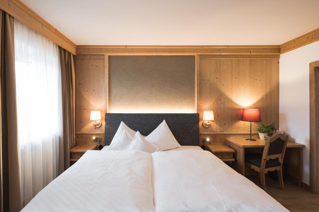 Hotel Alpenhof Tirolo Luaran gambar