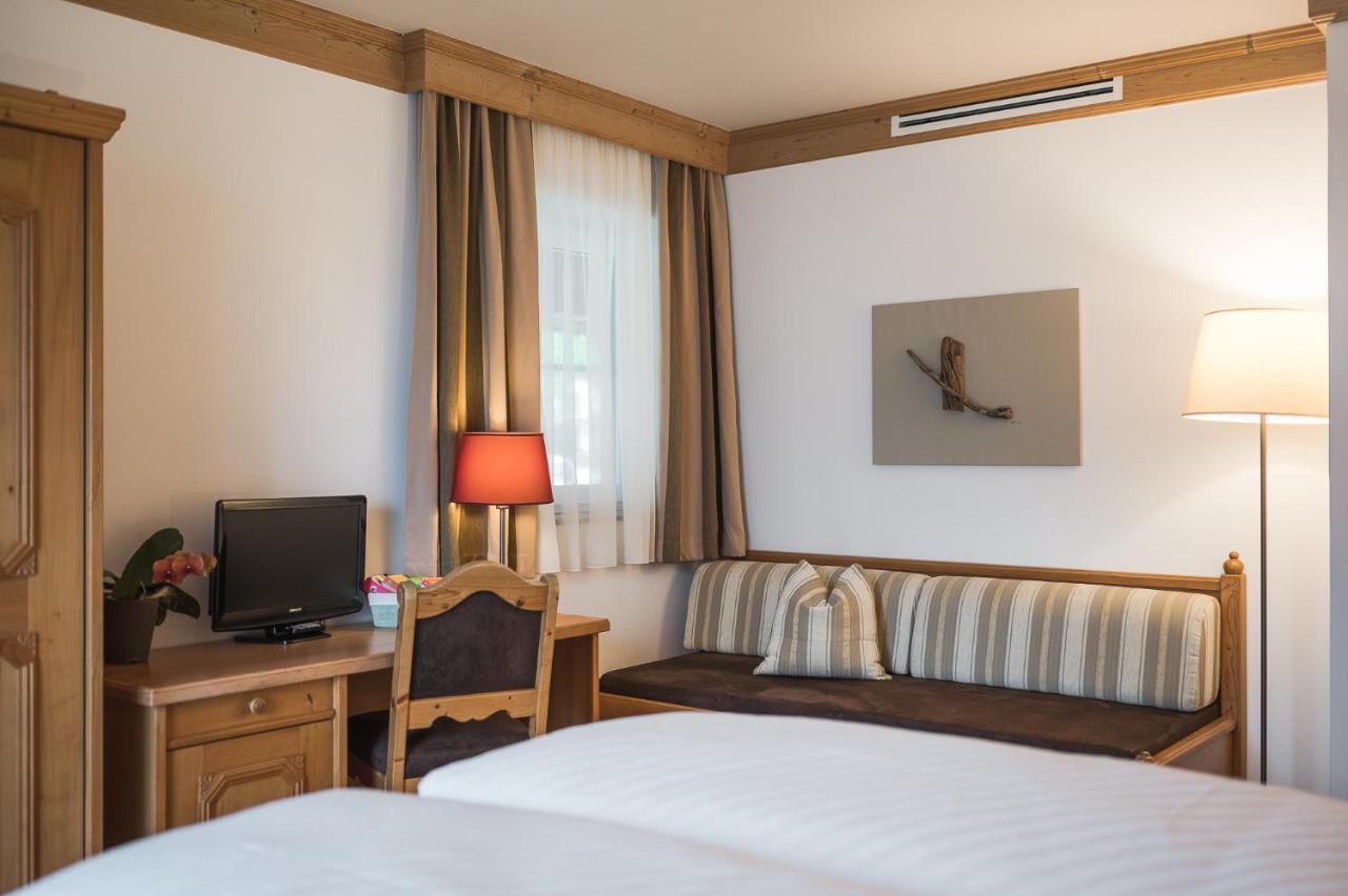 Hotel Alpenhof Tirolo Luaran gambar